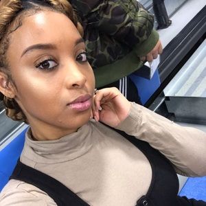 Meet your Posher, Shaneah